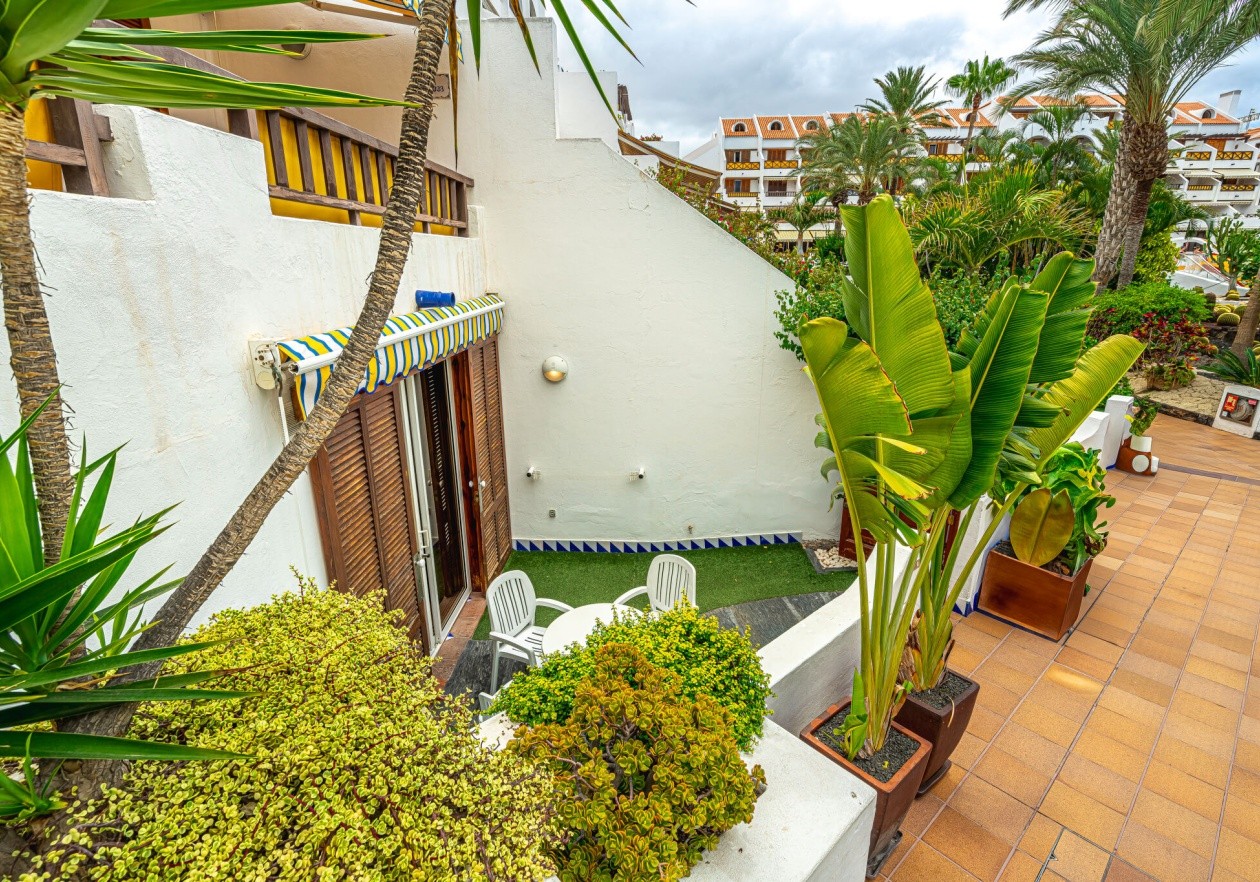 Nice ground floor studio with garden in Parque Santiago III