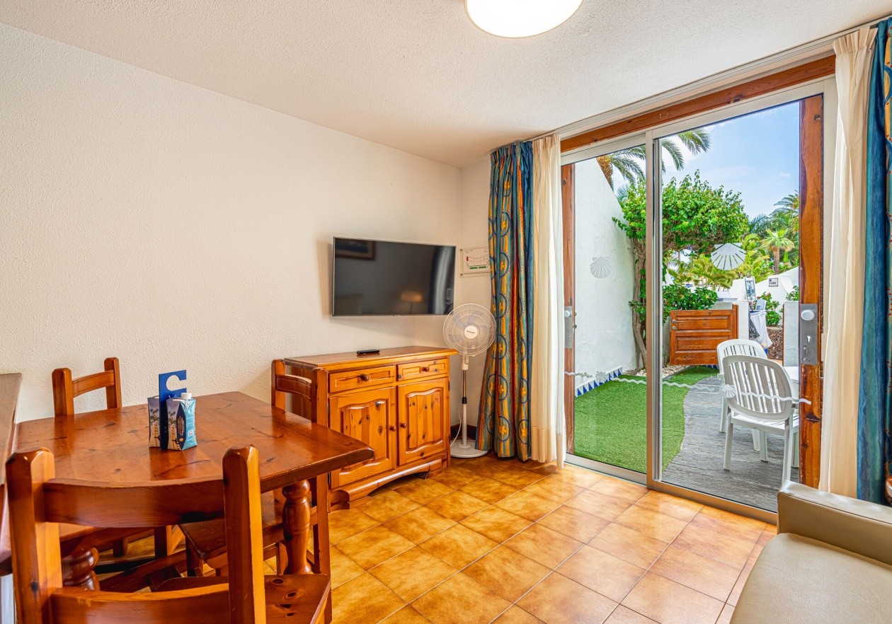 Nice ground floor studio with garden in Parque Santiago III