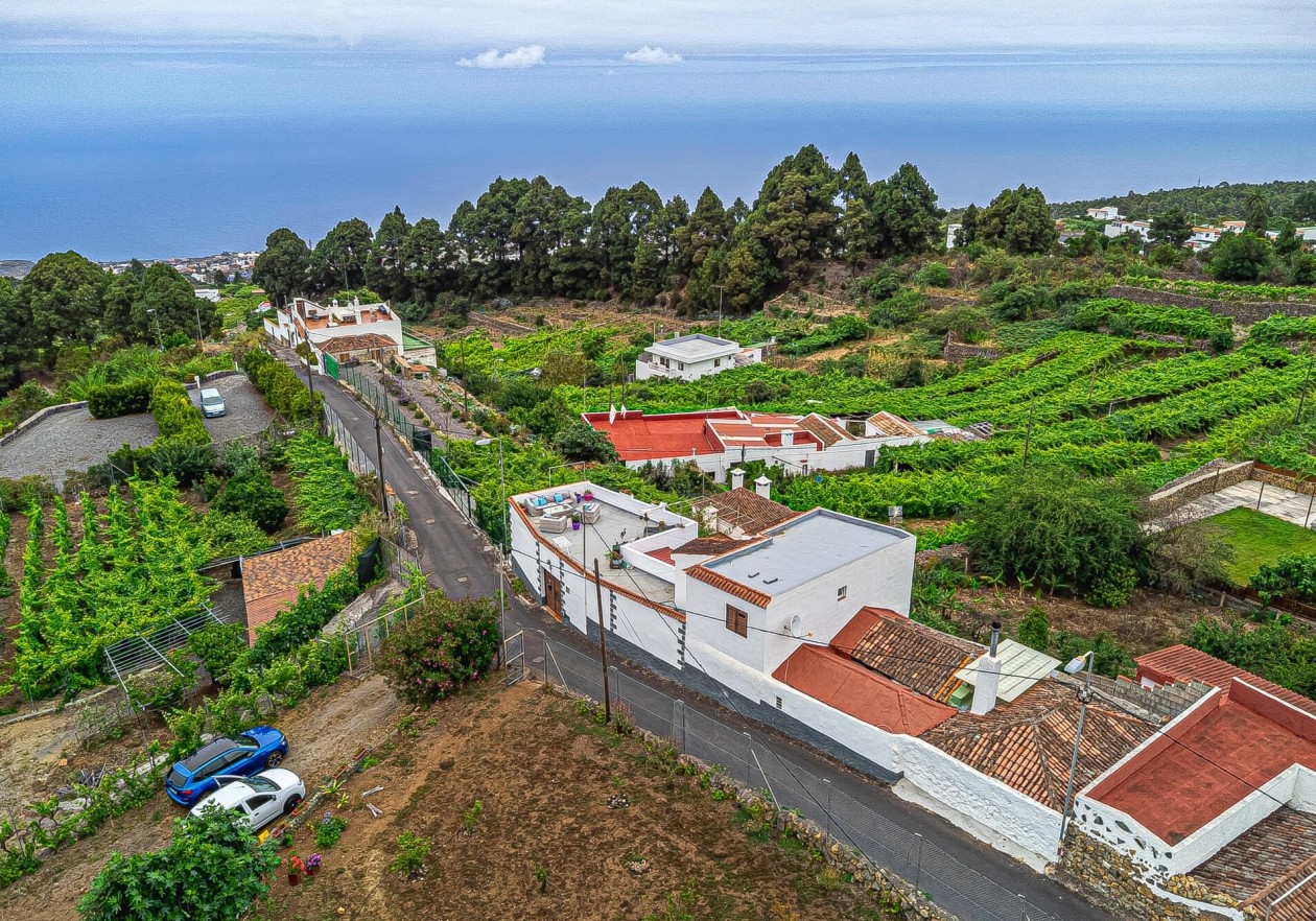 Fully renovated home in the traditional Canarian style.