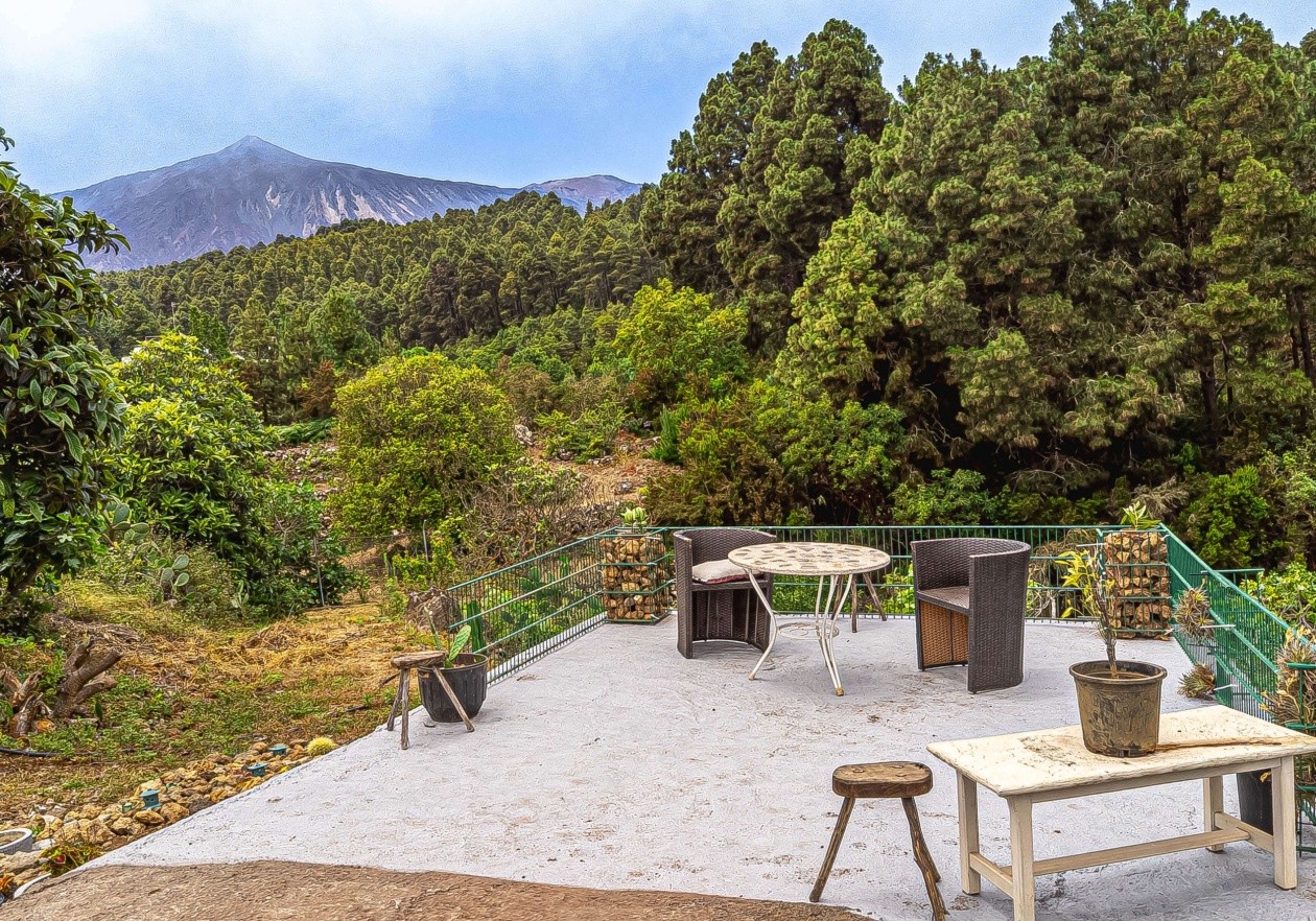 Fully renovated home in the traditional Canarian style.