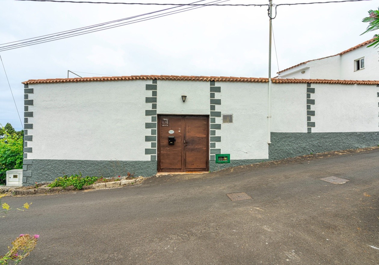 Fully renovated home in the traditional Canarian style.