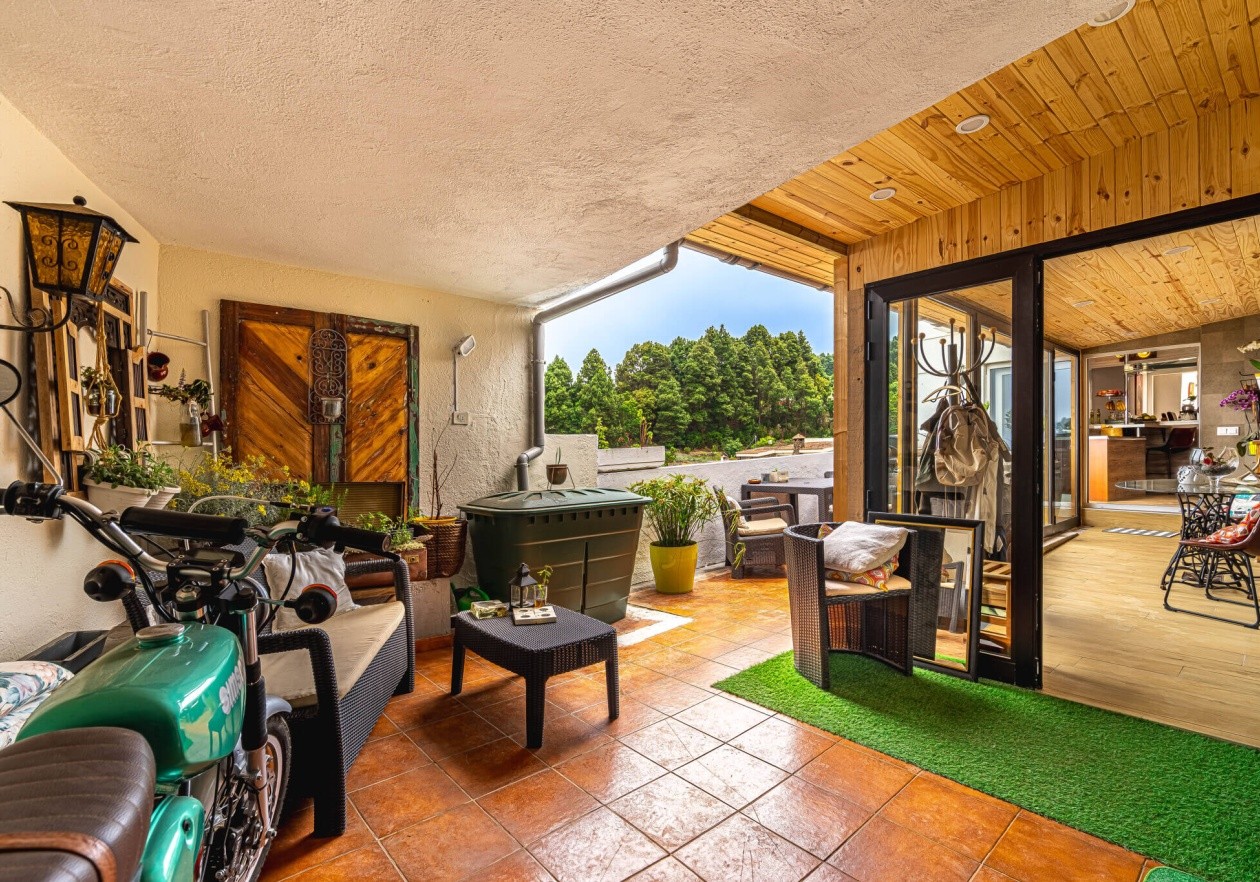 Fully renovated home in the traditional Canarian style.