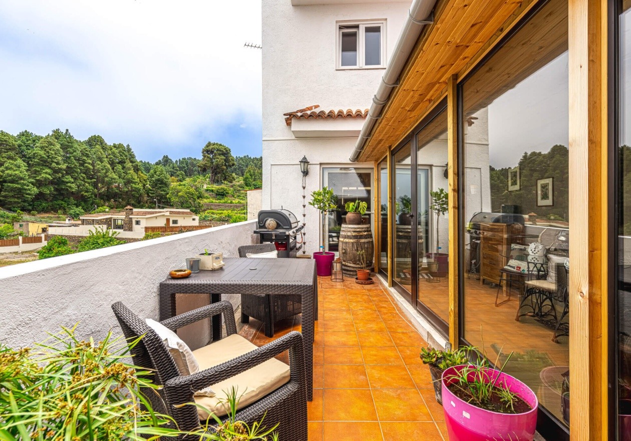Fully renovated home in the traditional Canarian style.