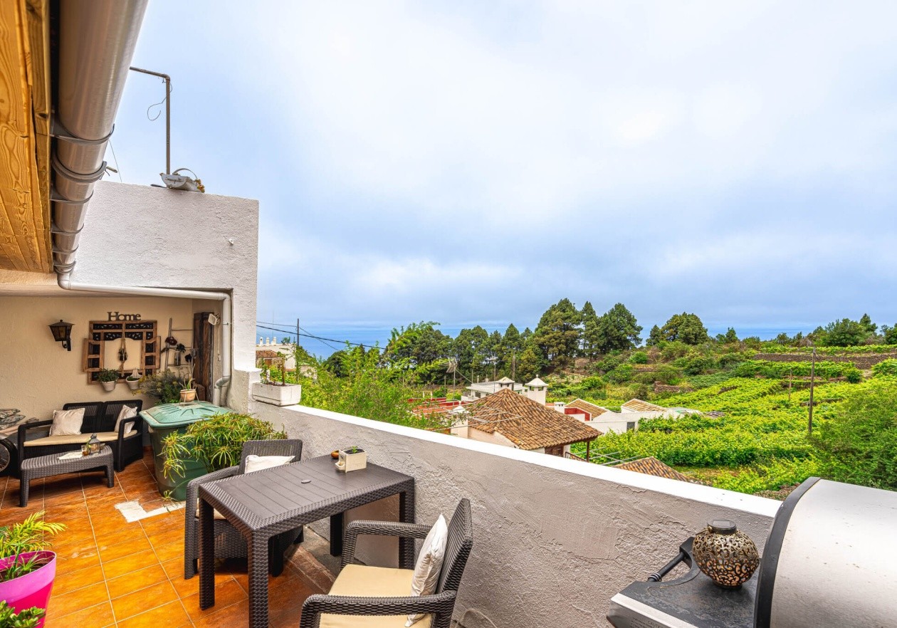 Fully renovated home in the traditional Canarian style.