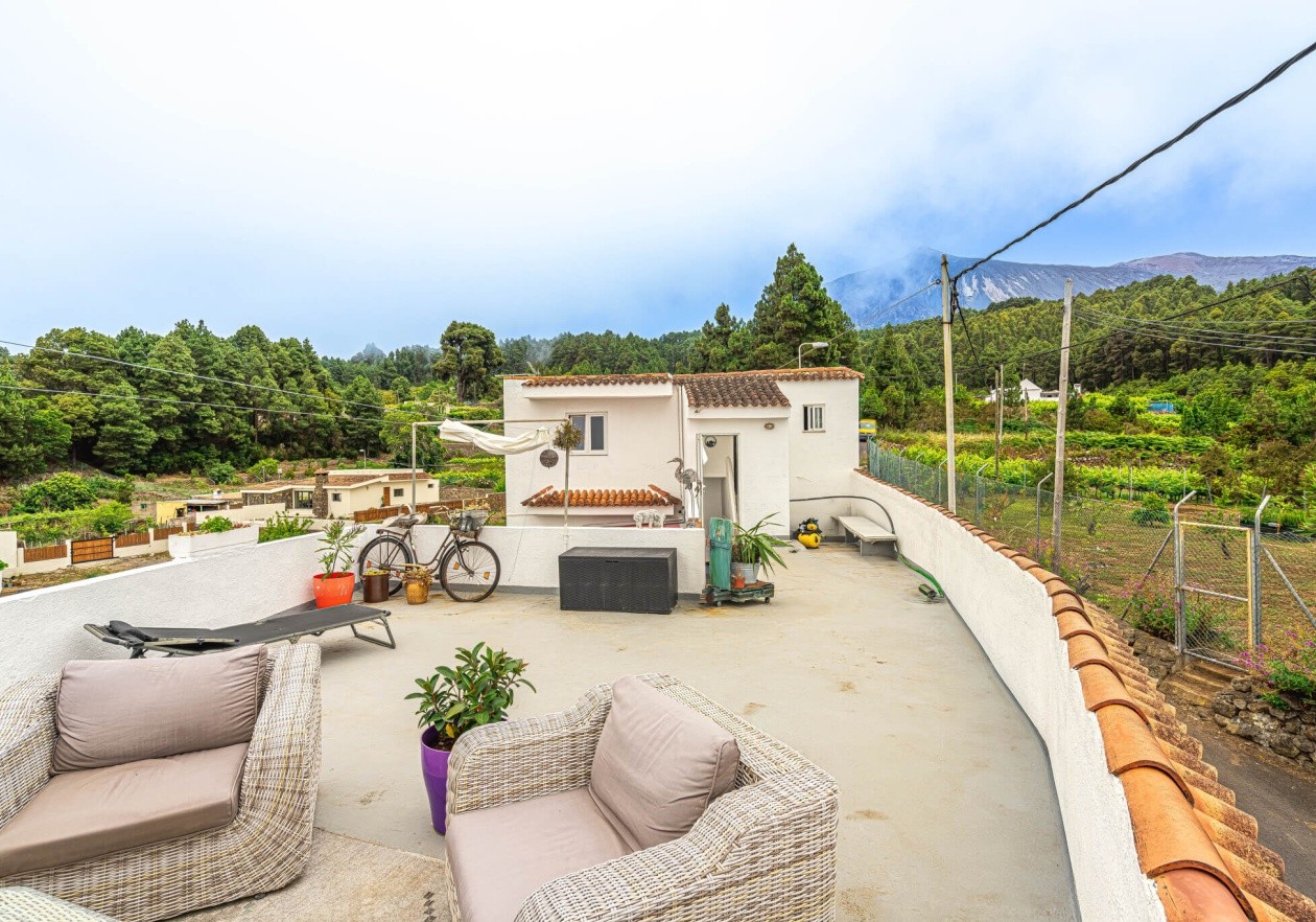 Fully renovated home in the traditional Canarian style.