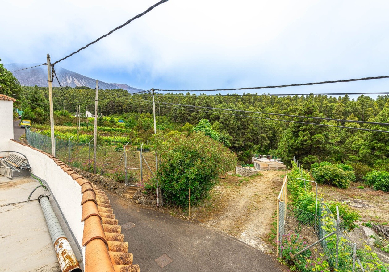 Fully renovated home in the traditional Canarian style.