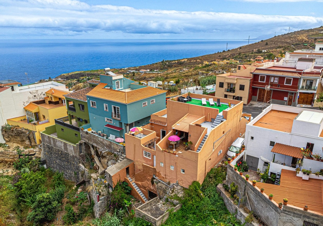 Casa completamente independiente, de auténtico estilo canario.