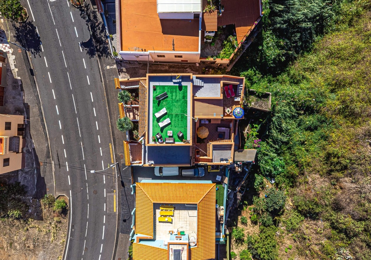 Completely detached home, built in authentic Canarian style.