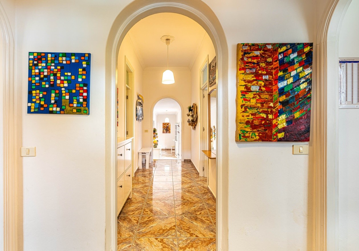 Completely detached home, built in authentic Canarian style.