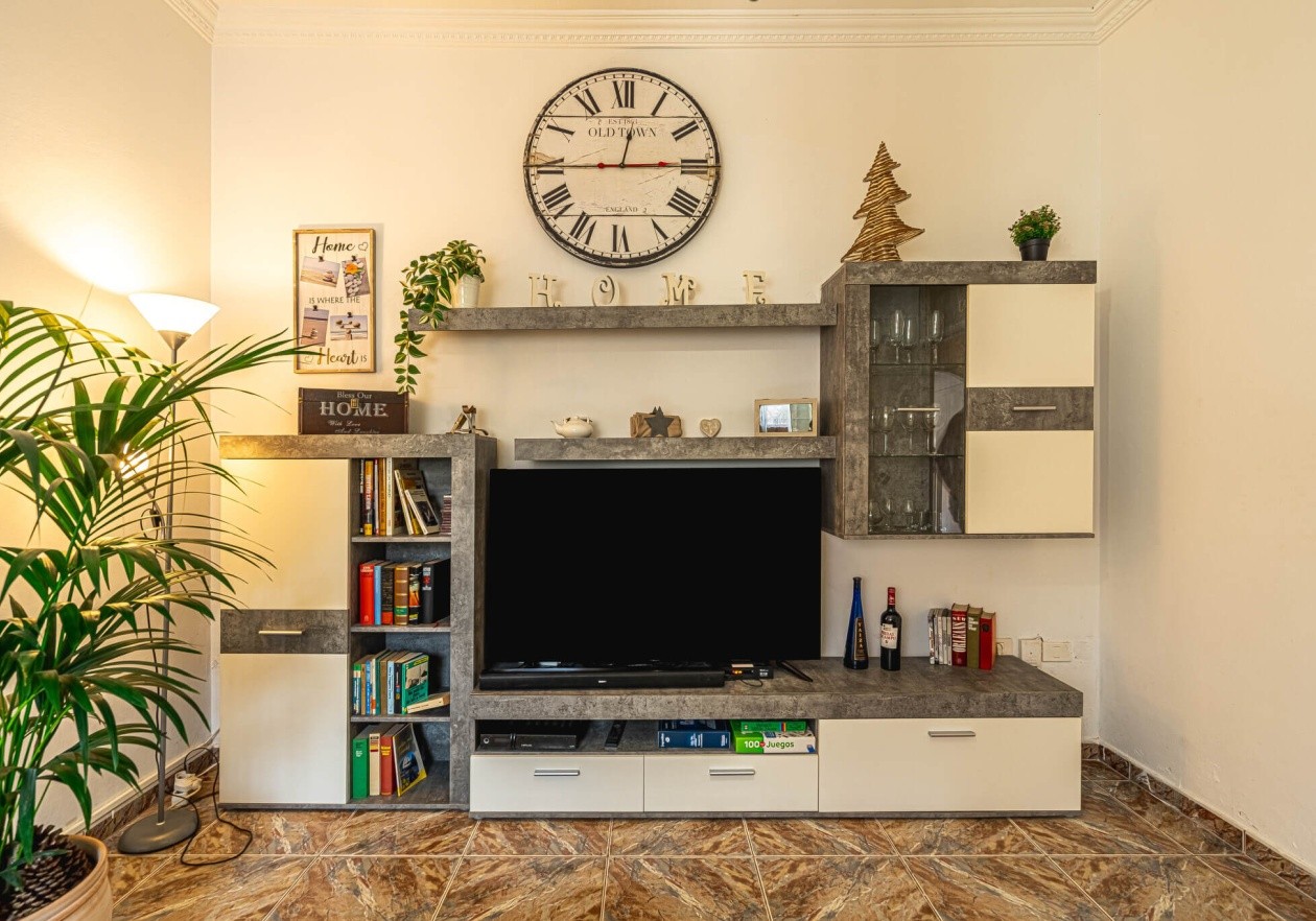 Completely detached home, built in authentic Canarian style.