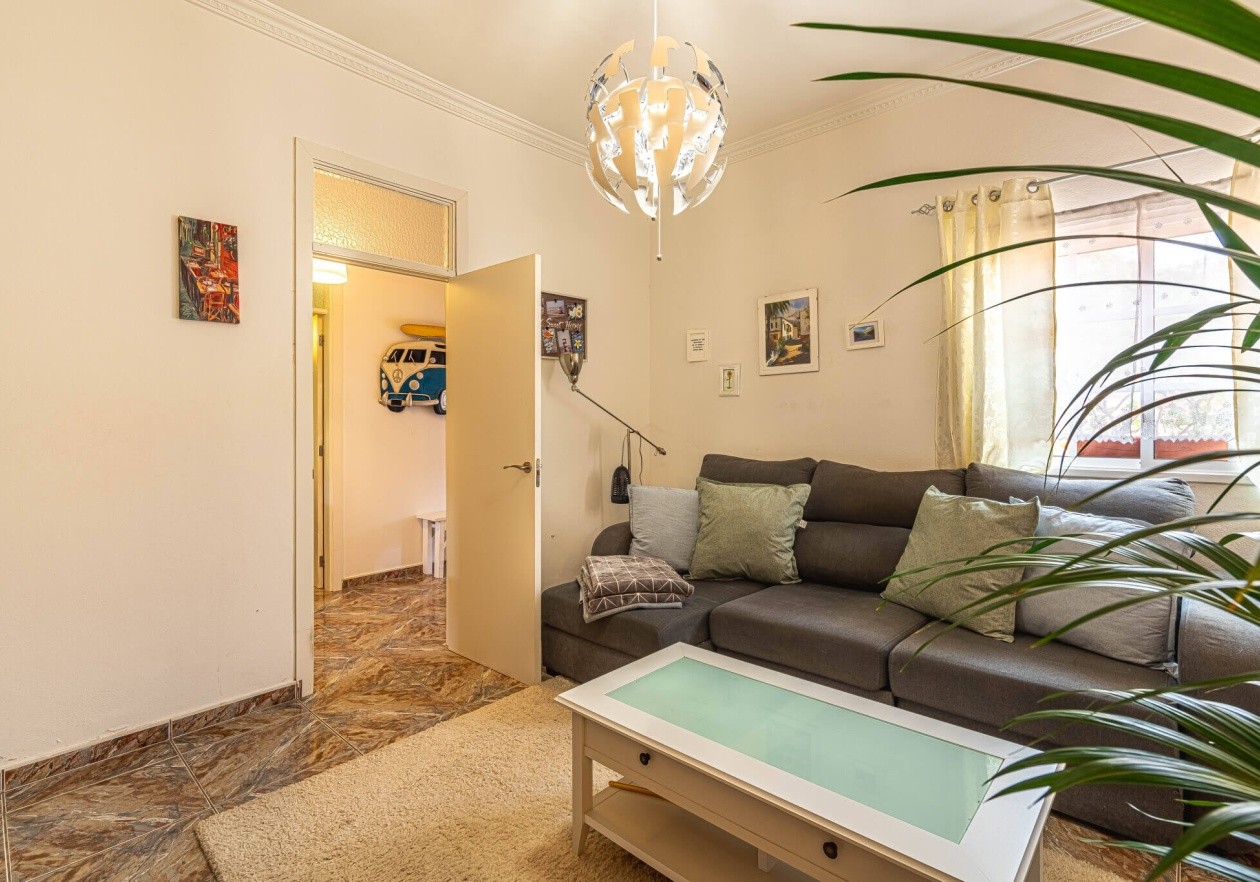 Completely detached home, built in authentic Canarian style.