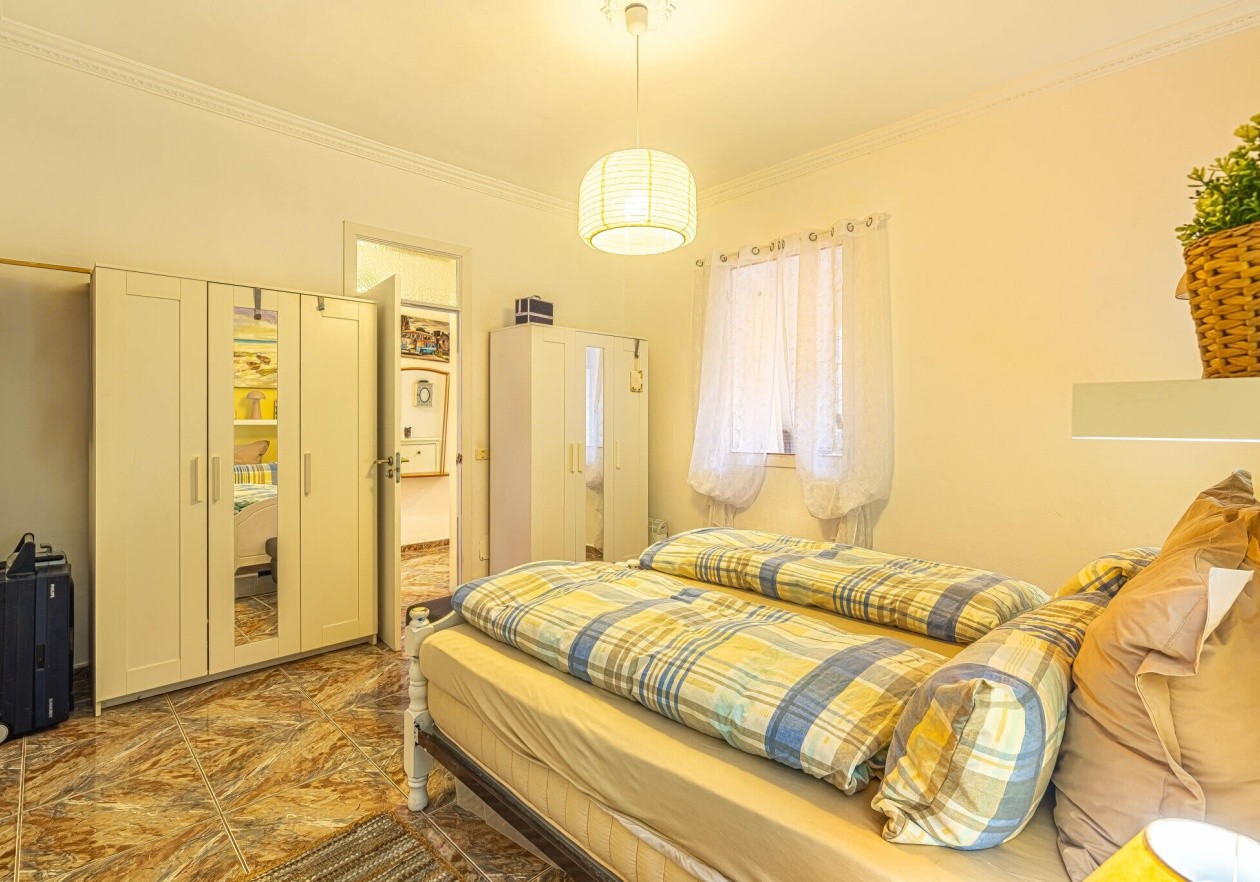 Completely detached home, built in authentic Canarian style.