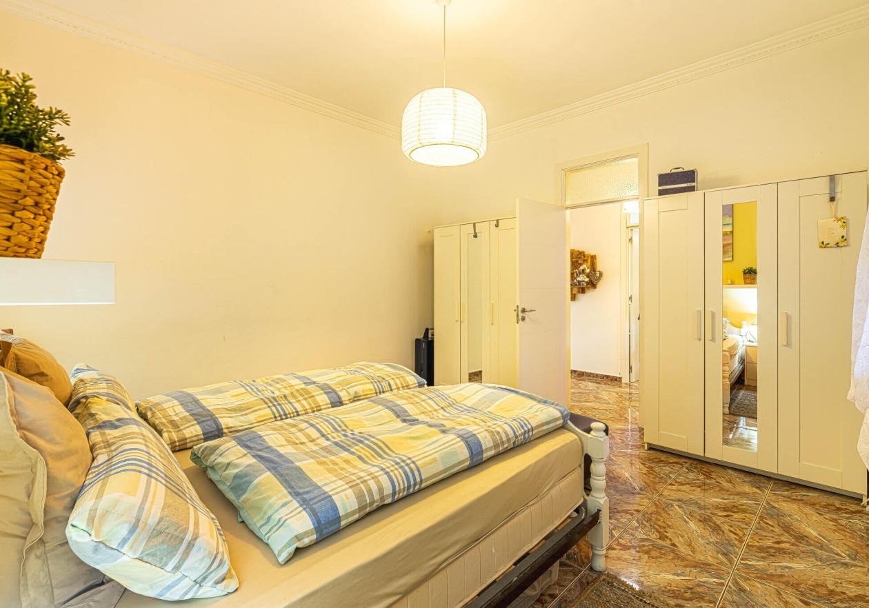 Completely detached home, built in authentic Canarian style.