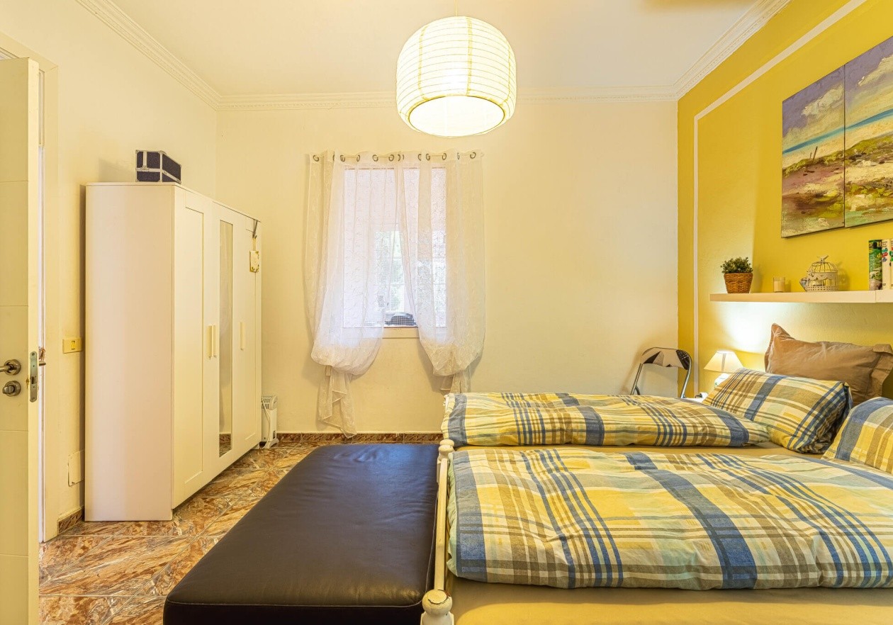 Completely detached home, built in authentic Canarian style.