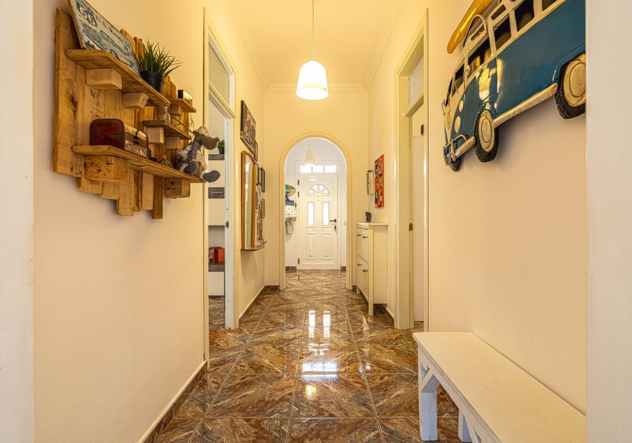 Completely detached home, built in authentic Canarian style.