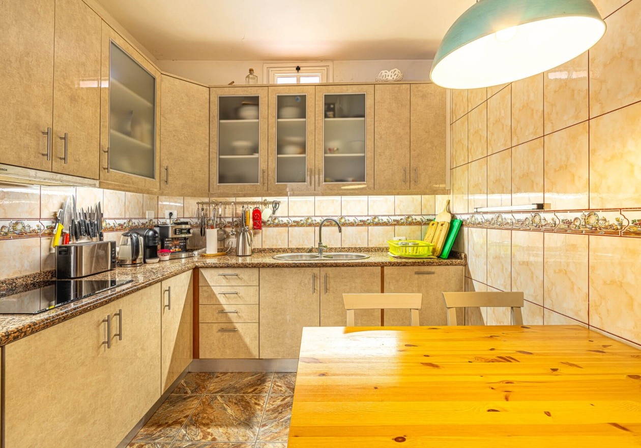 Completely detached home, built in authentic Canarian style.