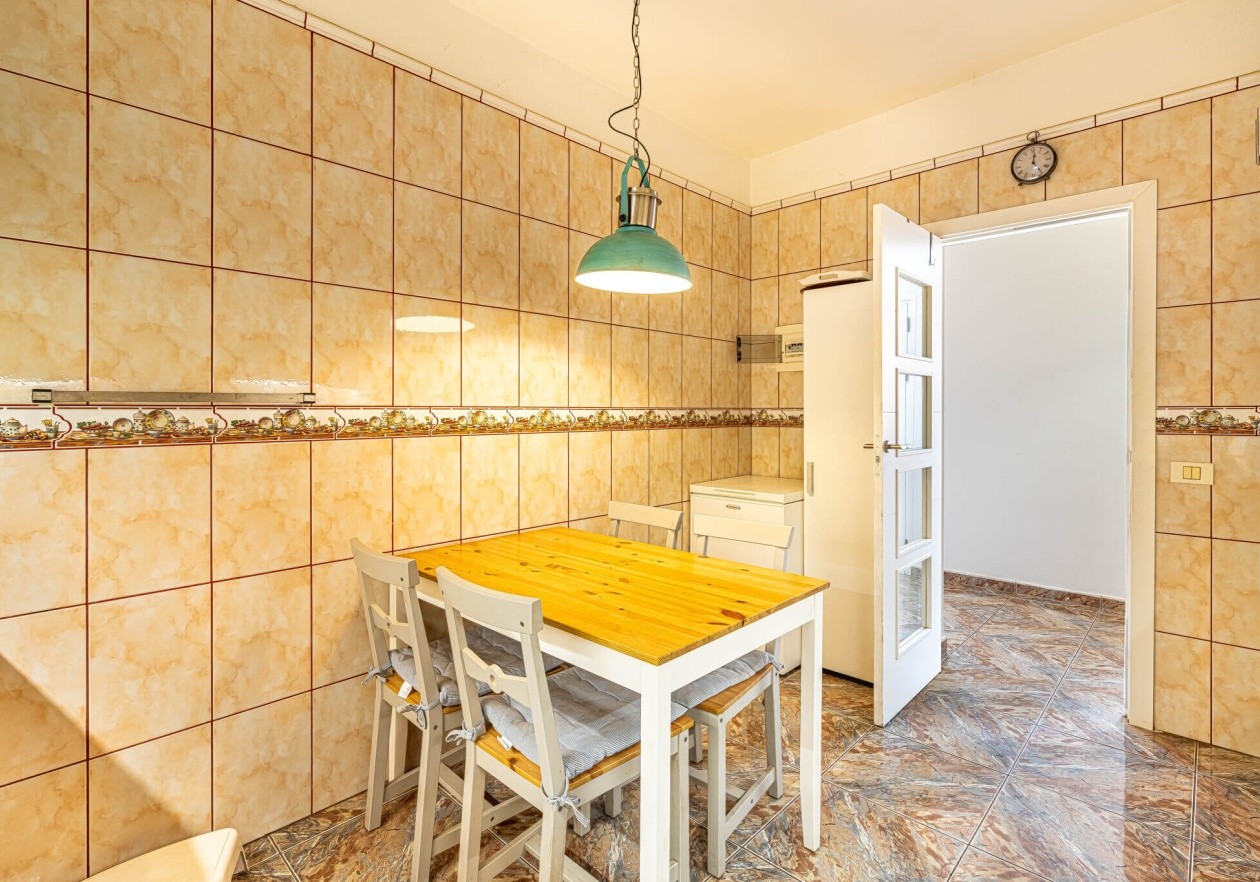 Completely detached home, built in authentic Canarian style.