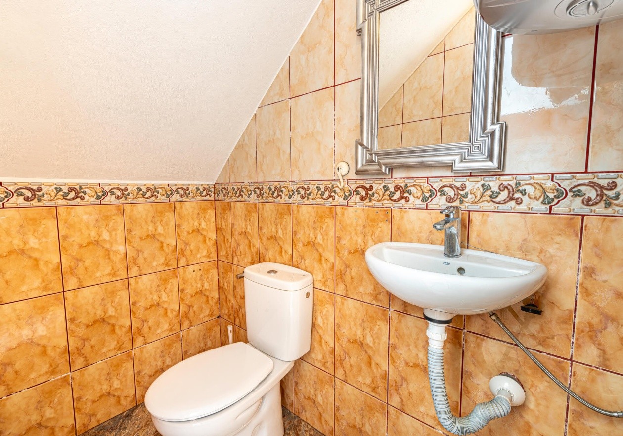 Completely detached home, built in authentic Canarian style.