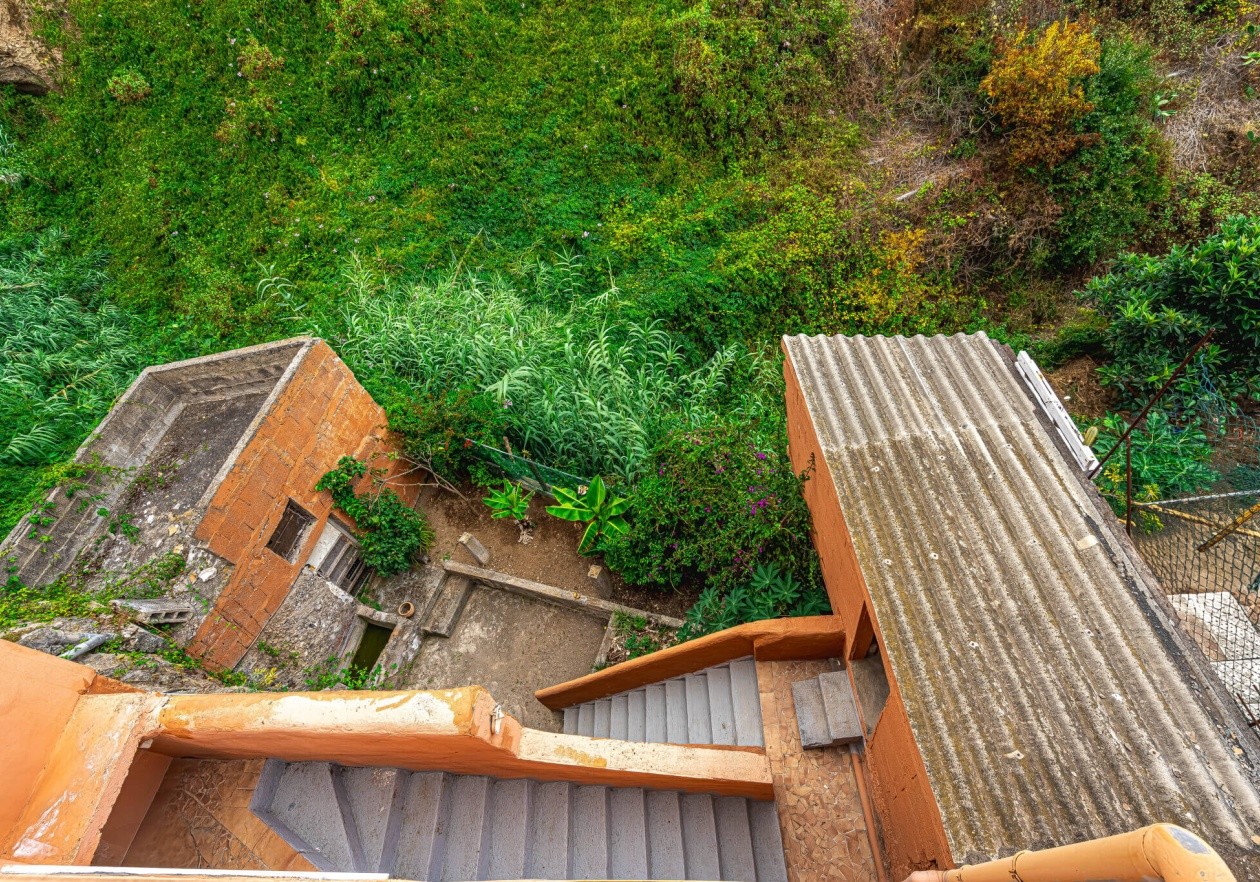 Completely detached home, built in authentic Canarian style.