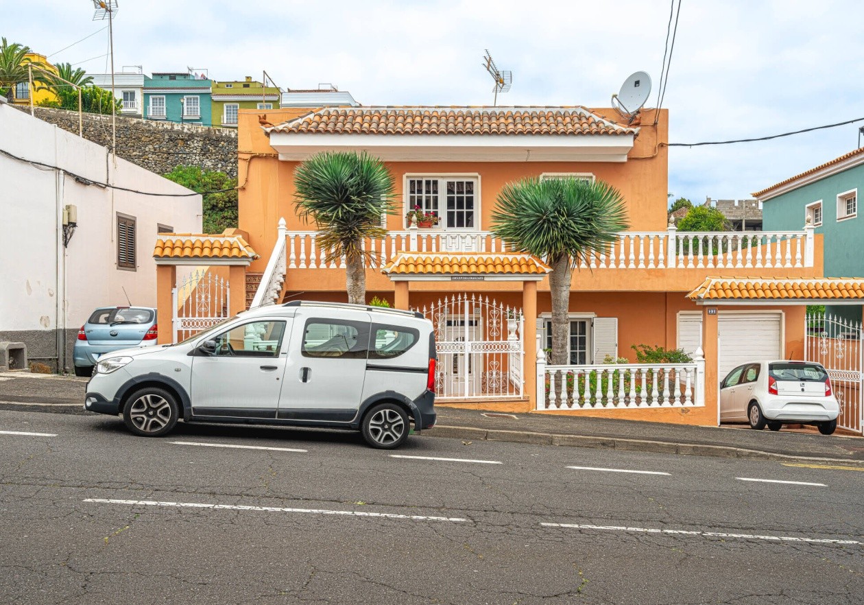Casa completamente independiente, de auténtico estilo canario.