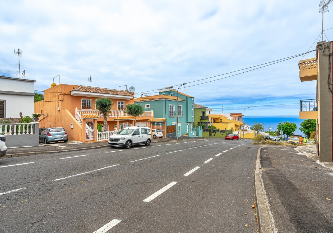 Casa completamente independiente, de auténtico estilo canario.