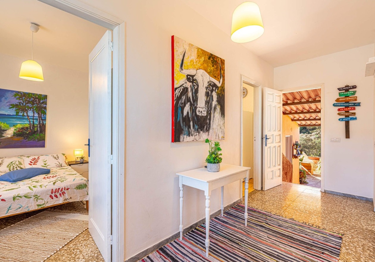 Completely detached home, built in authentic Canarian style.