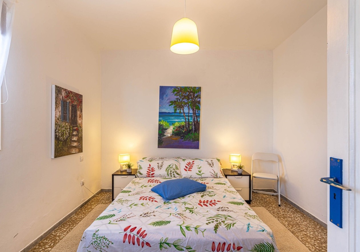 Completely detached home, built in authentic Canarian style.