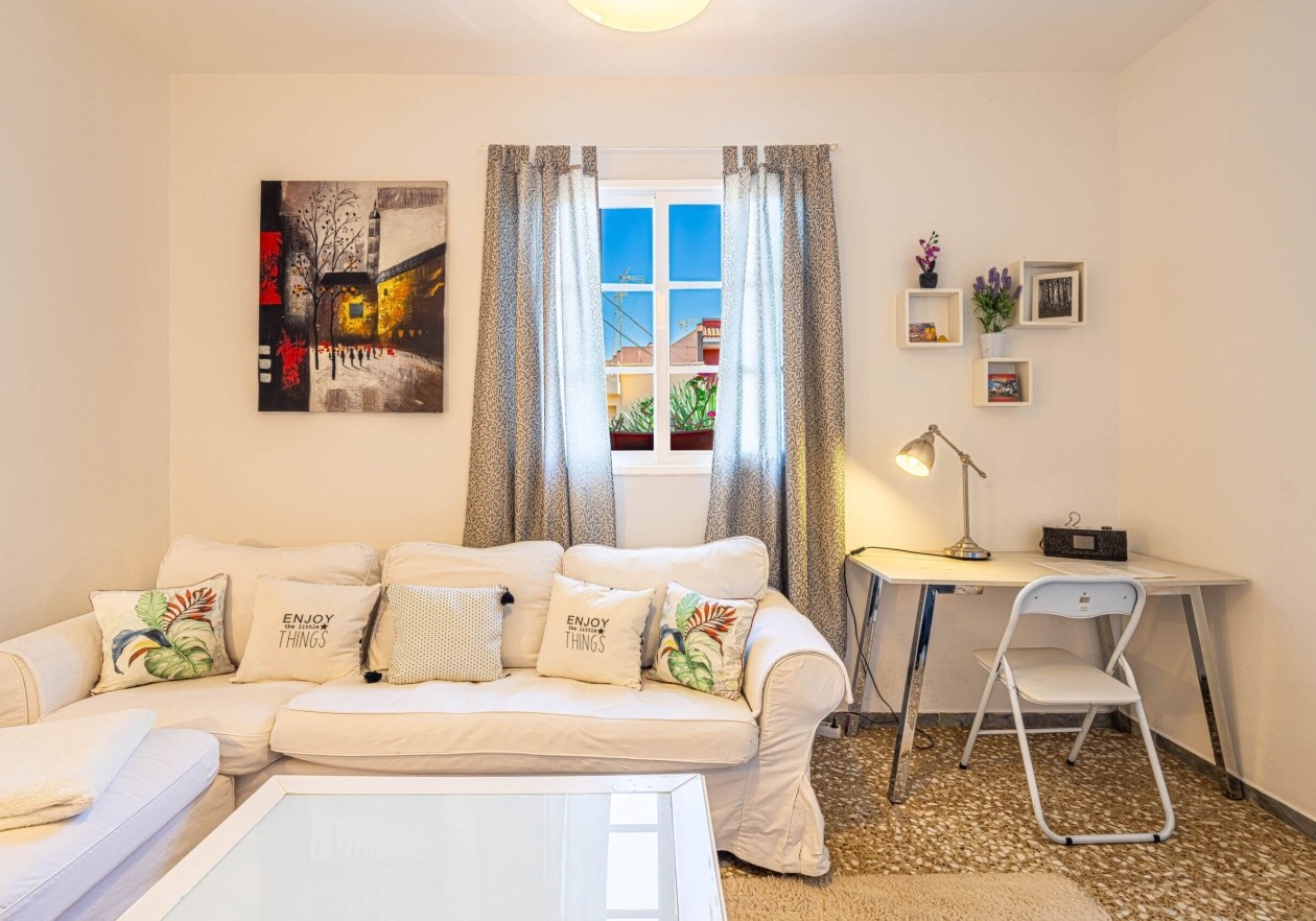 Completely detached home, built in authentic Canarian style.