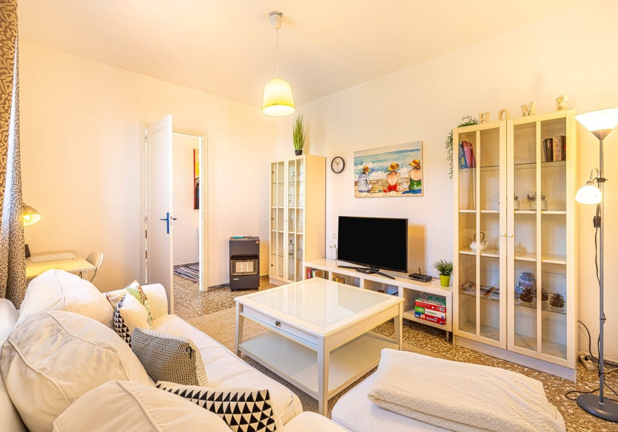 Completely detached home, built in authentic Canarian style.