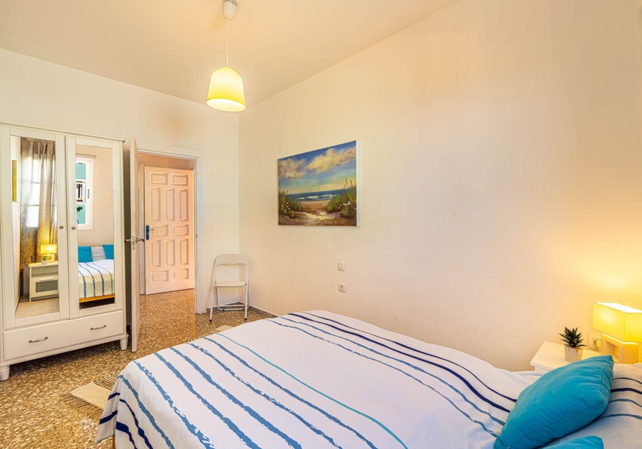 Completely detached home, built in authentic Canarian style.