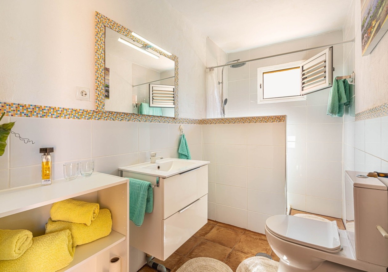 Completely detached home, built in authentic Canarian style.