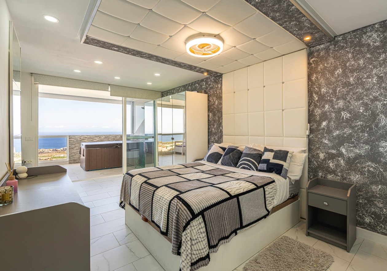 Exclusiva casa adosada de tres niveles con vistas panorámicas al mar – Los Menores, Adeje