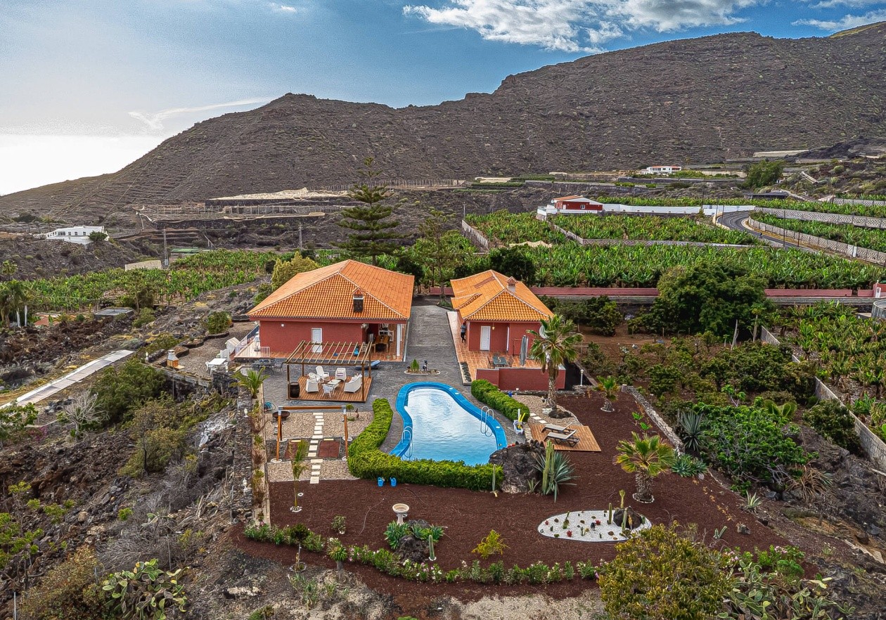 Exclusive finca with independent house in Acantilados de Los Gigantes