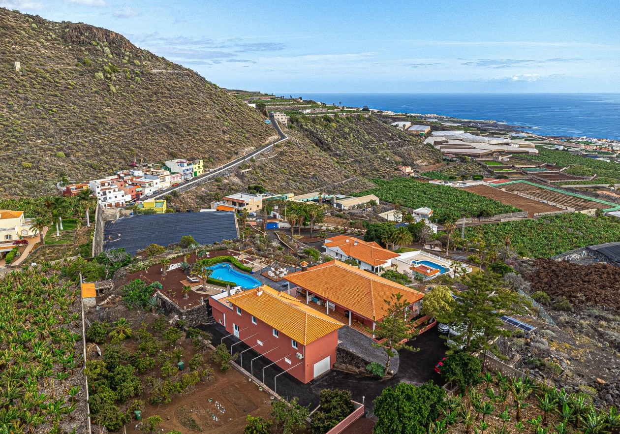 Exclusive finca with independent house in Acantilados de Los Gigantes