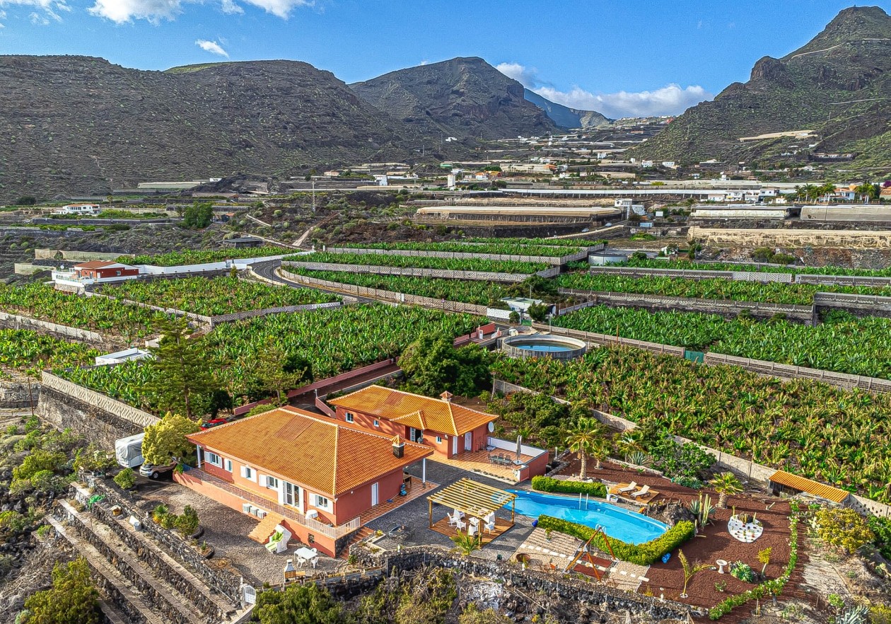 Exclusive finca with independent house in Acantilados de Los Gigantes