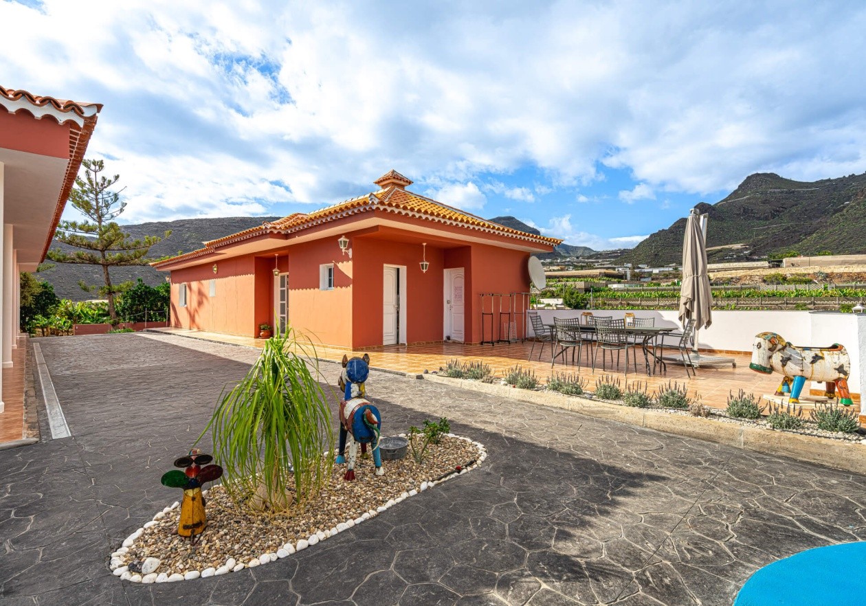 Exclusive finca with independent house in Acantilados de Los Gigantes