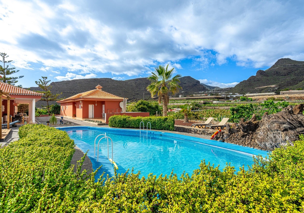 Exclusive finca with independent house in Acantilados de Los Gigantes