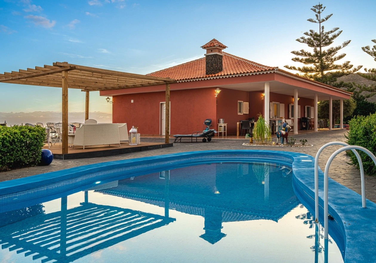 Exclusive finca with independent house in Acantilados de Los Gigantes