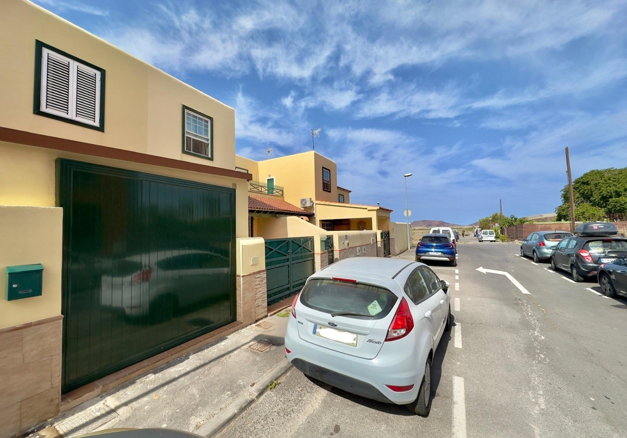 Amplia casa unifamiliar en Las Rosas – Arona