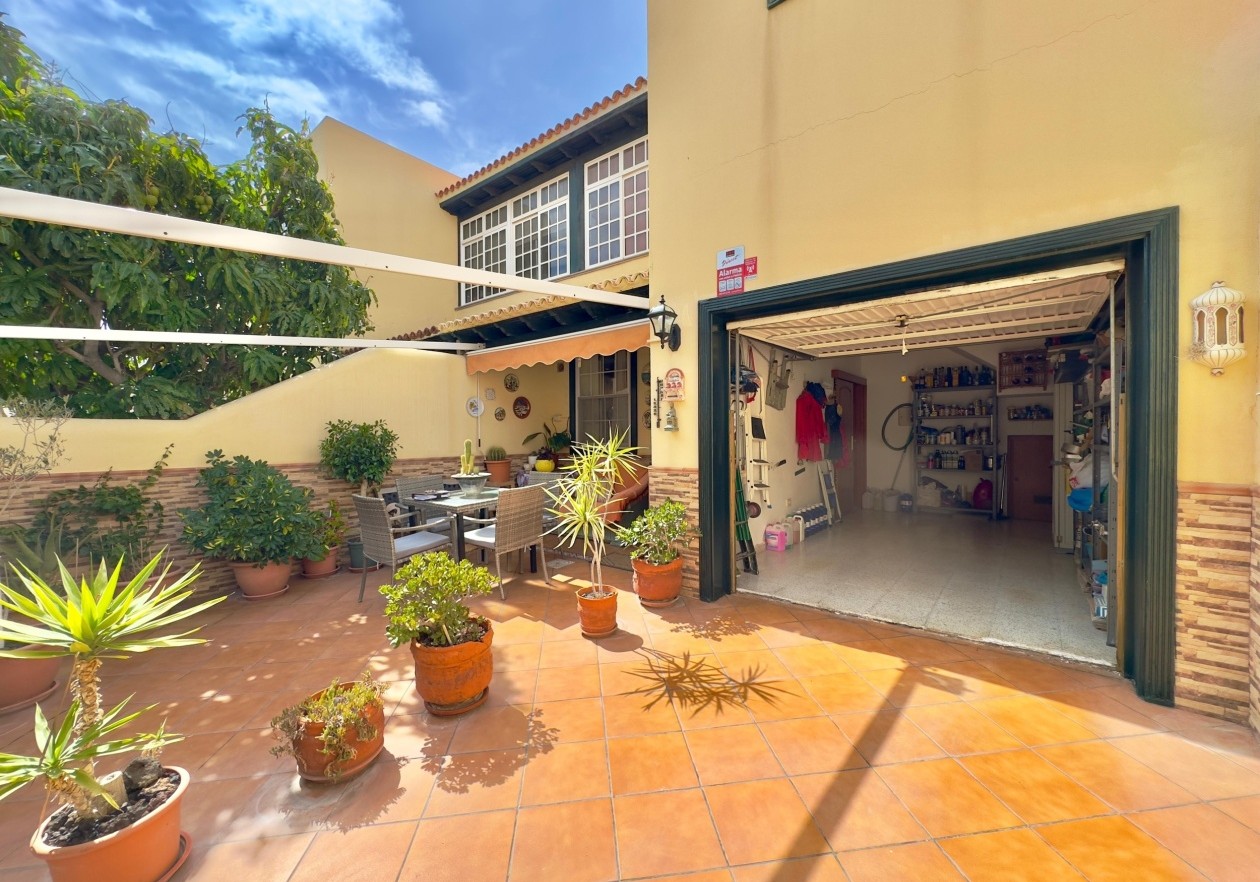 Amplia casa unifamiliar en Las Rosas – Arona