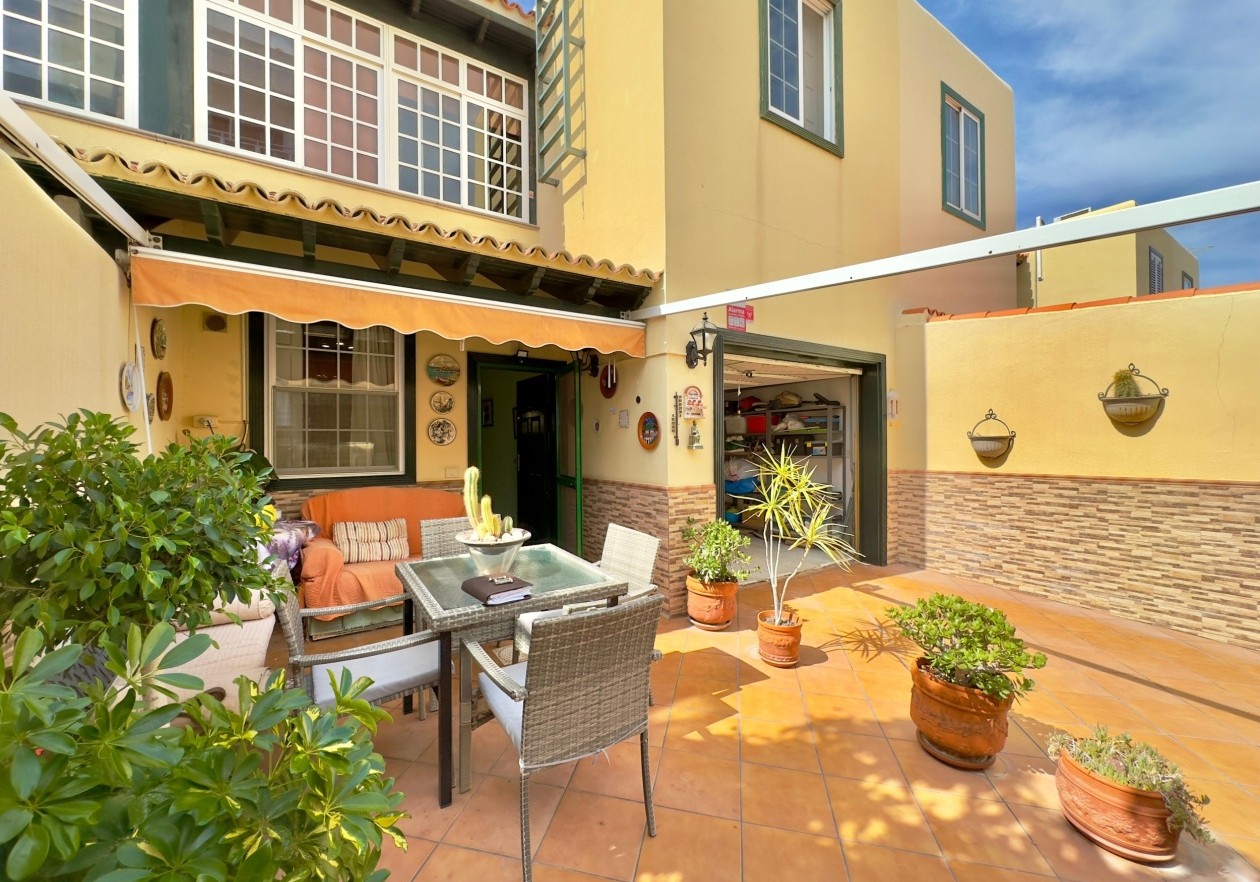 Amplia casa unifamiliar en Las Rosas – Arona