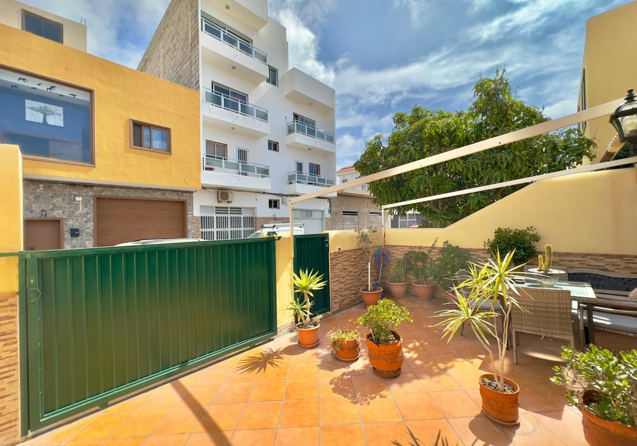 Amplia casa unifamiliar en Las Rosas – Arona