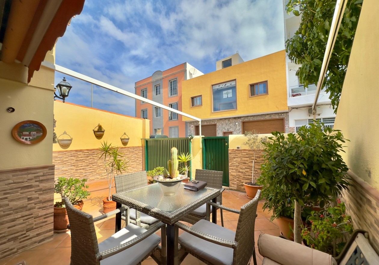 Amplia casa unifamiliar en Las Rosas – Arona