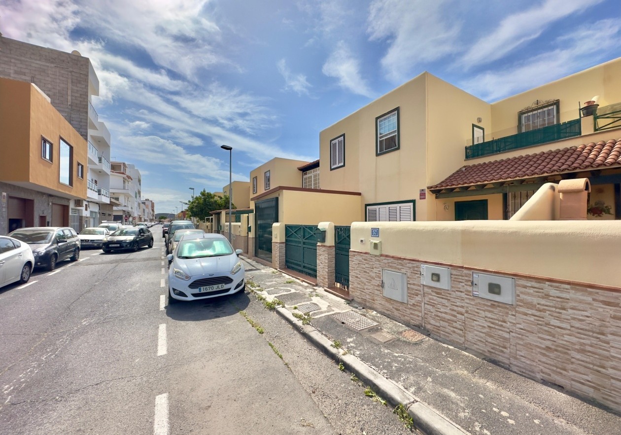 Amplia casa unifamiliar en Las Rosas – Arona