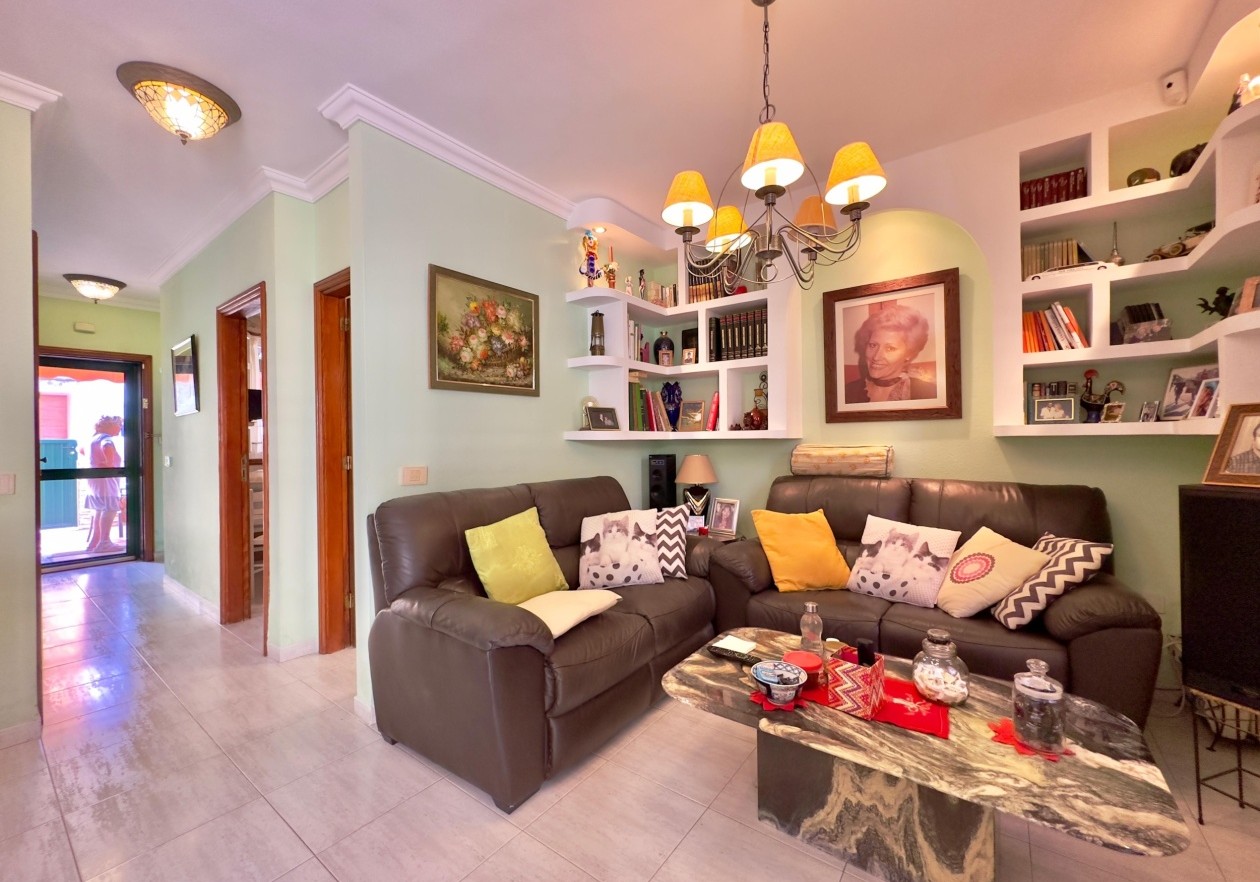Amplia casa unifamiliar en Las Rosas – Arona