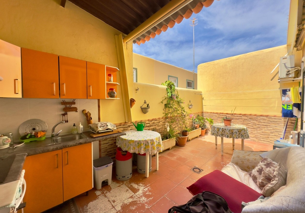 Amplia casa unifamiliar en Las Rosas – Arona