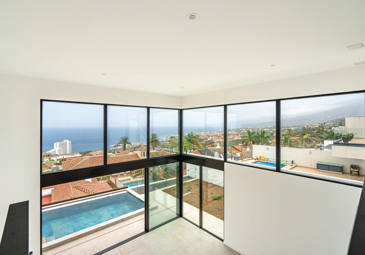 VILLA DE LUJO CON VISTAS AL MAR 