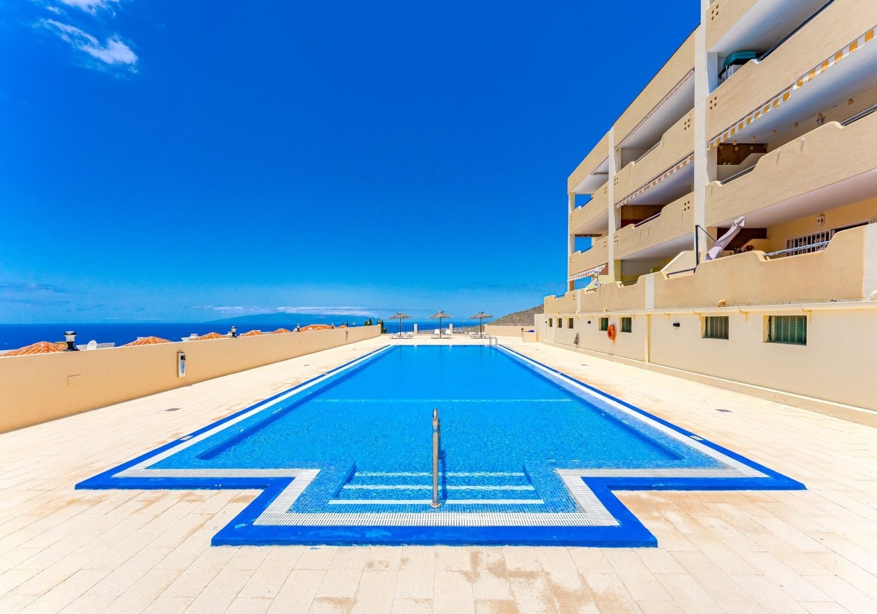 Ático con piscina privada en Roque del Conde 