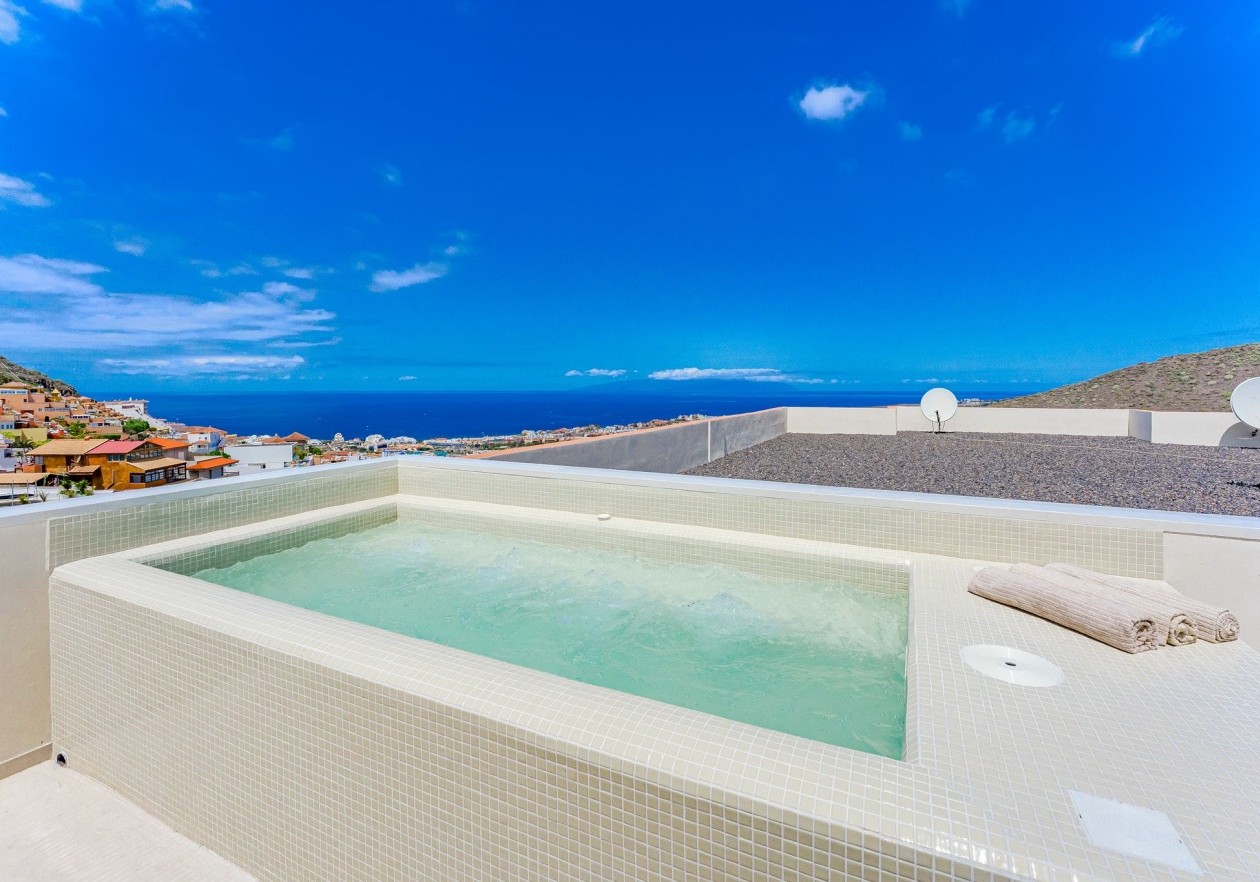 Ático con piscina privada en Roque del Conde 