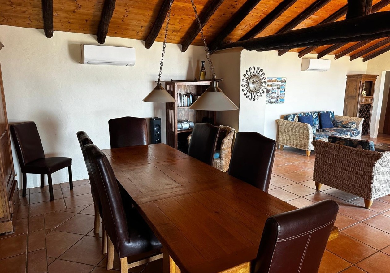 Finca rústica de estilo canario con piscina en Arona